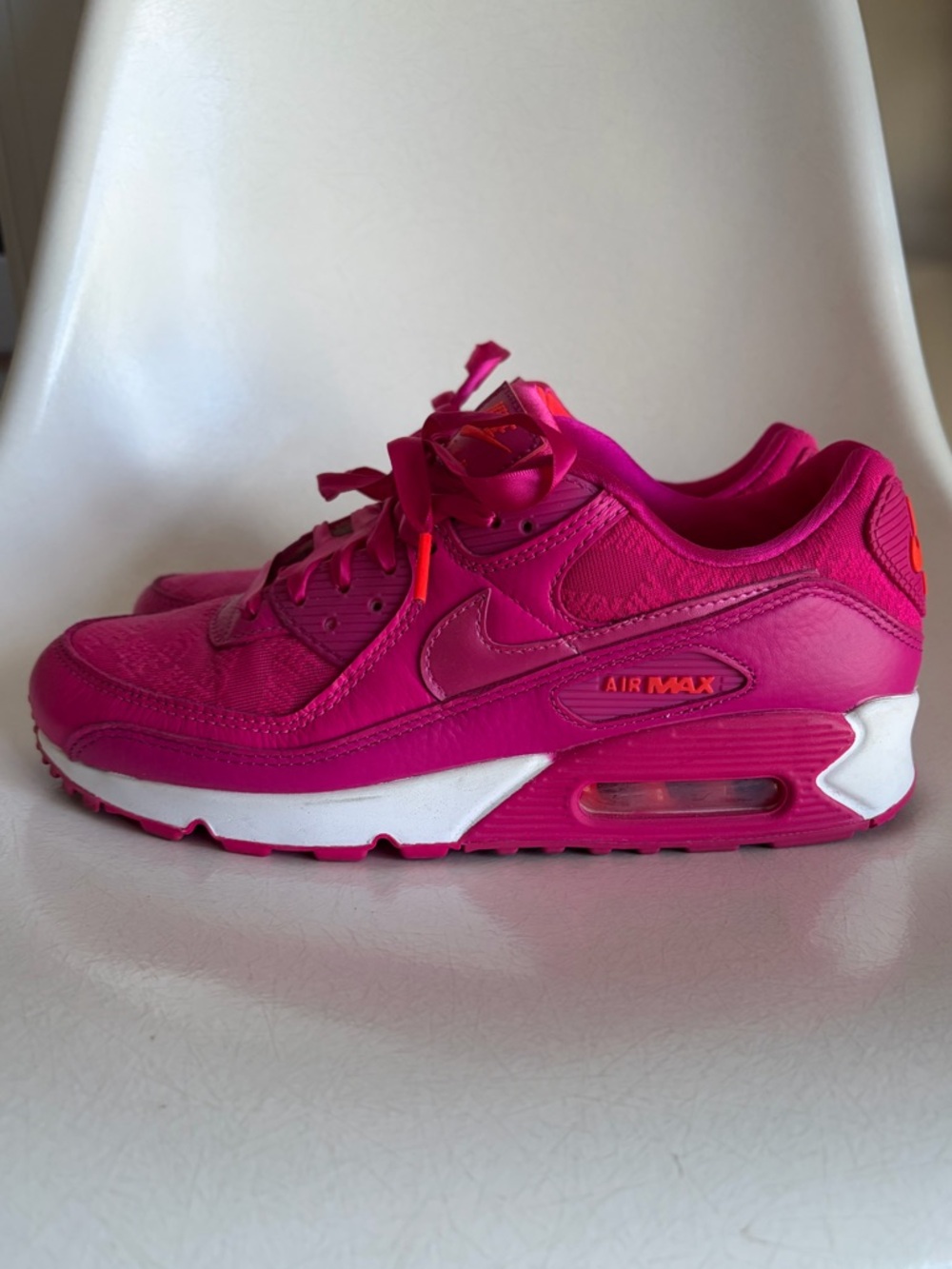 Nike Womens’s Air Max 90 ‘Valentine’s Day” Shoes Sneakers size 9
